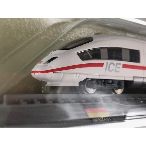 181 - Model railway interest, four N gauge engines ETR 490 Elaris, ETR 300 Settebello, ETR 490 Pendolino, ... 