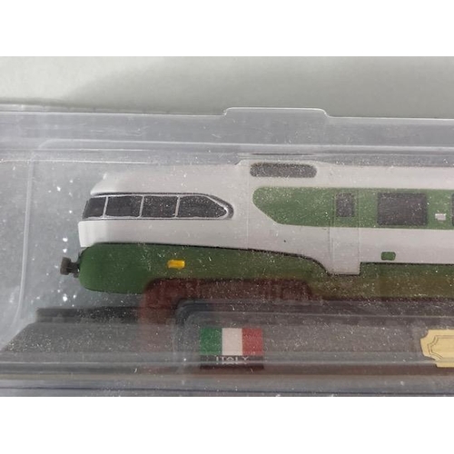 181 - Model railway interest, four N gauge engines ETR 490 Elaris, ETR 300 Settebello, ETR 490 Pendolino, ... 