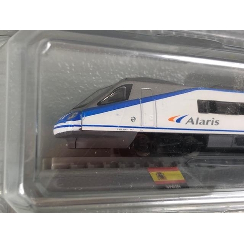 181 - Model railway interest, four N gauge engines ETR 490 Elaris, ETR 300 Settebello, ETR 490 Pendolino, ... 