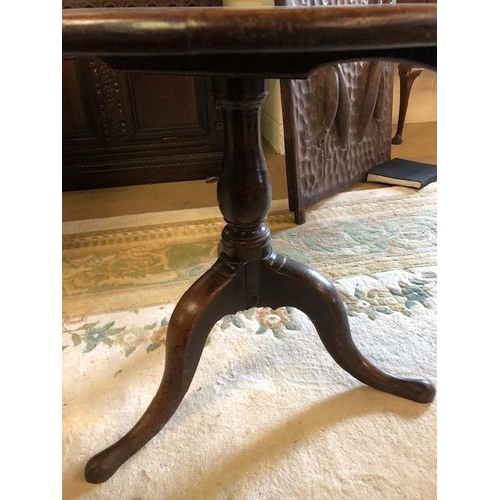 192 - Circular Oak Antique tilt top table on tripod Queen Anne feet (diameter approx 84cm)