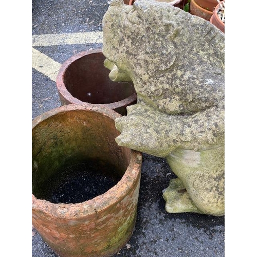 324 - Garden ornament in the form of a seated gargoyle, with two terracotta planters