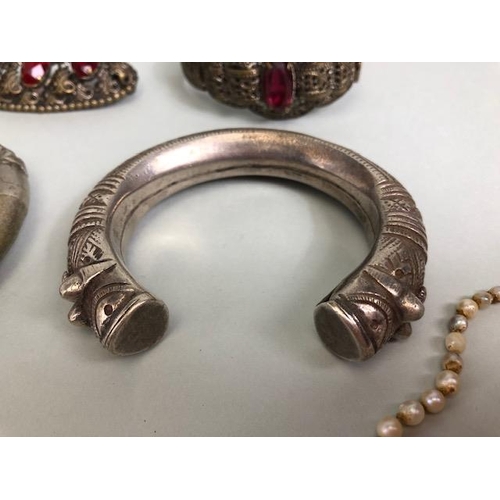 54 - Costume jewellery collection to include Antique pierced brass bangle and brooch set with matching re... 