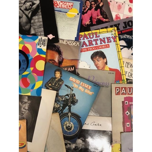 123 - Vintage Vinyl records, collection of 200+ 45rpm singles from various artists Rock and pop and dance,... 