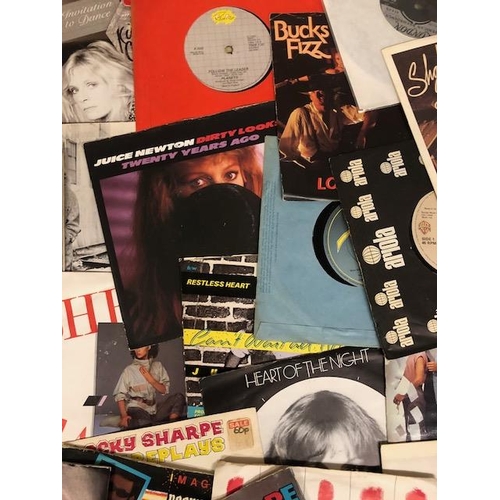 123 - Vintage Vinyl records, collection of 200+ 45rpm singles from various artists Rock and pop and dance,... 