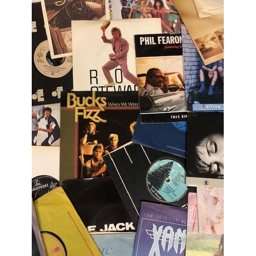 123 - Vintage Vinyl records, collection of 200+ 45rpm singles from various artists Rock and pop and dance,... 