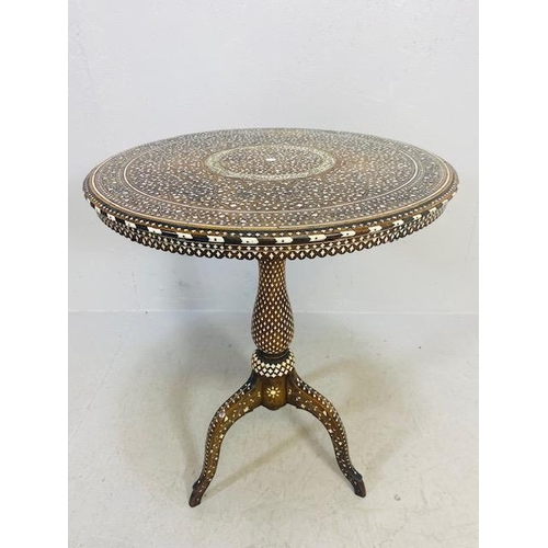 164 - Early 20th century mahogany Anglo-Indian round topped tea table with intricate bone inlay of leaves ... 