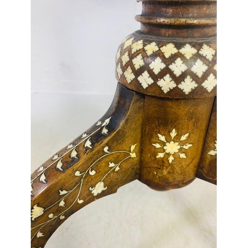 164 - Early 20th century mahogany Anglo-Indian round topped tea table with intricate bone inlay of leaves ... 