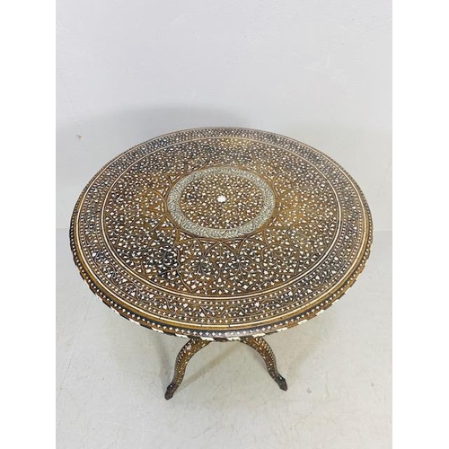 164 - Early 20th century mahogany Anglo-Indian round topped tea table with intricate bone inlay of leaves ... 