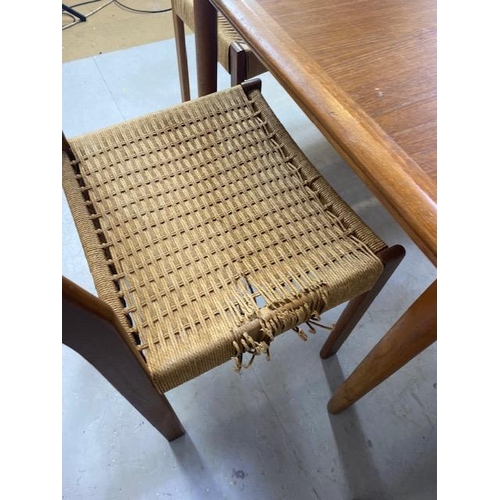 191 - Mid Century Teak extending dining table with six mid century dining chairs (A/F) table 133cm long wi... 