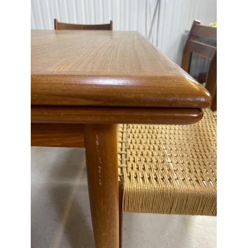 191 - Mid Century Teak extending dining table with six mid century dining chairs (A/F) table 133cm long wi... 