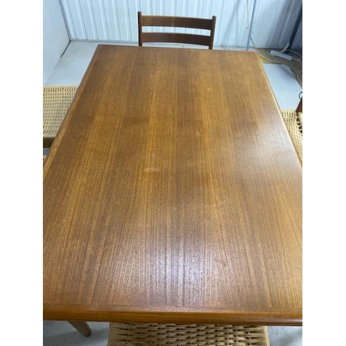 191 - Mid Century Teak extending dining table with six mid century dining chairs (A/F) table 133cm long wi... 