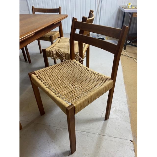 191 - Mid Century Teak extending dining table with six mid century dining chairs (A/F) table 133cm long wi... 