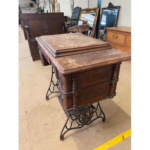 194 - Singer sewing machine table with integrated sewing machine on Iron base with original Singer manual ... 