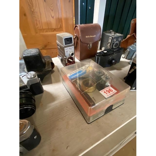 196 - Collection of vintage cameras