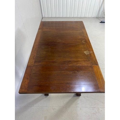 200 - Antique furniture, two draw leaf mahogany work table approximately 60 x 60cm (106cm extended)