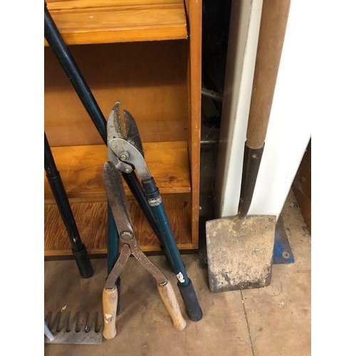 225 - Collection of Garden tools