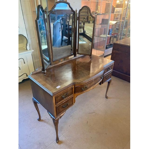 241 - Regency style dressing table on shell top cabriolet legs, 5 drawers, triple mirror, walnut and satin... 