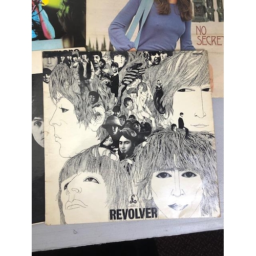 259 - Collection of vinyl LP records to include, Beetles for sale 1240 Mono,Sgt pepper 7027 1967, With the... 