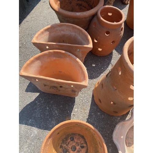 290 - Good collection of Garden Terracotta pots