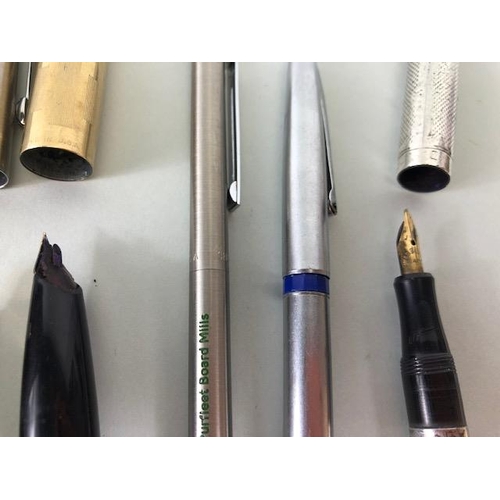 30 - Collection of vintage fountain pens