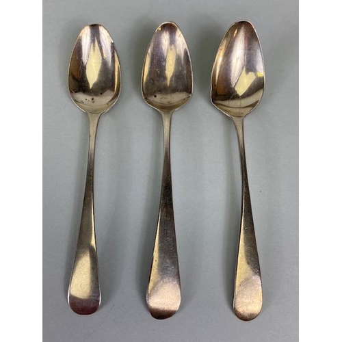 31 - English Georgian silver hall marked teaspoons X3 approximately 40.9g