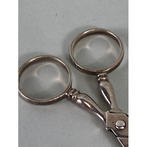 55 - English silver sugar nips hall marked for London Wakely and Wheeler, approximately 25.1g