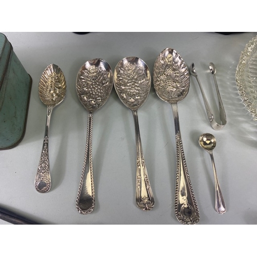 89 - Good collection of vintage / antique items to include glass dressing table set, a hallmarked pair of... 