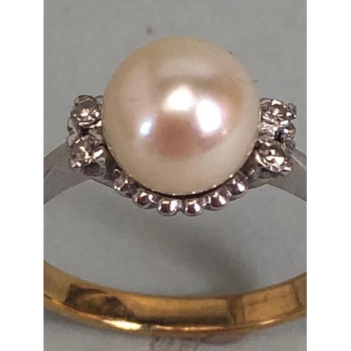 10 - 18ct Gold and platinum ring set with a large Pearl and with twin diamond shoulders (the pearl approx... 