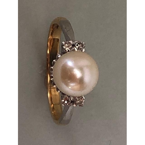 10 - 18ct Gold and platinum ring set with a large Pearl and with twin diamond shoulders (the pearl approx... 