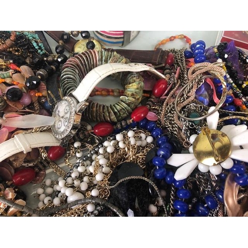 102 - Costume jewellery, to include beads, pendants, bracelets, bangles watches, earrings etc