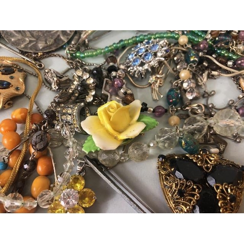 103 - Costume jewellery, collection of Antique and vintage items to include brooches , chains, bangles pen... 