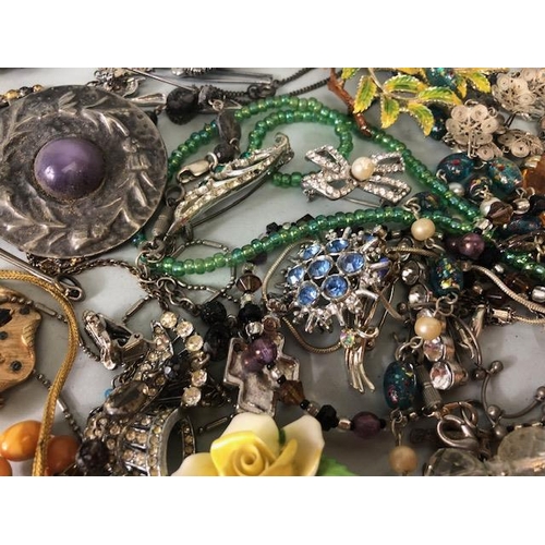 103 - Costume jewellery, collection of Antique and vintage items to include brooches , chains, bangles pen... 