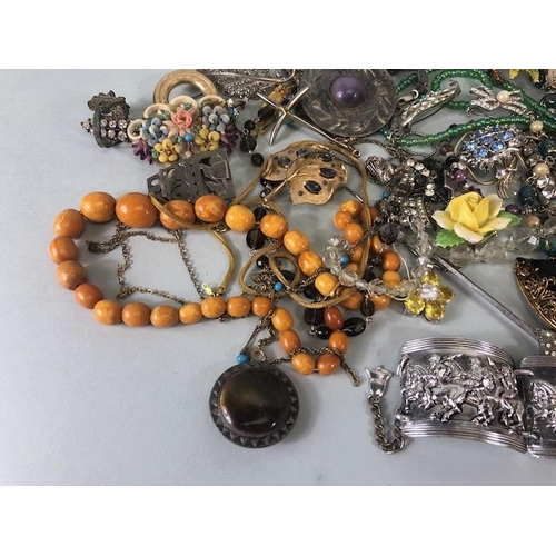 103 - Costume jewellery, collection of Antique and vintage items to include brooches , chains, bangles pen... 