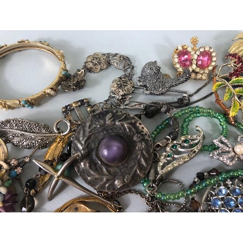 103 - Costume jewellery, collection of Antique and vintage items to include brooches , chains, bangles pen... 