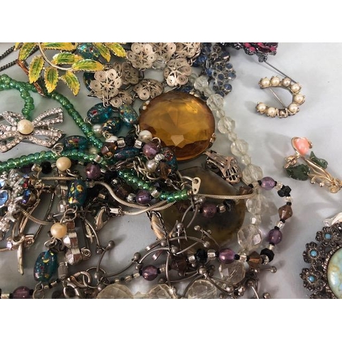 103 - Costume jewellery, collection of Antique and vintage items to include brooches , chains, bangles pen... 