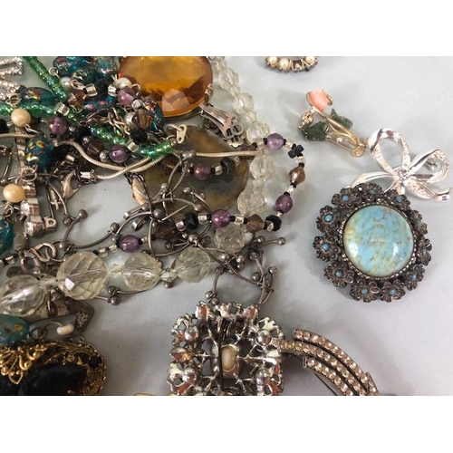 103 - Costume jewellery, collection of Antique and vintage items to include brooches , chains, bangles pen... 