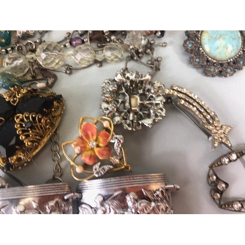 103 - Costume jewellery, collection of Antique and vintage items to include brooches , chains, bangles pen... 