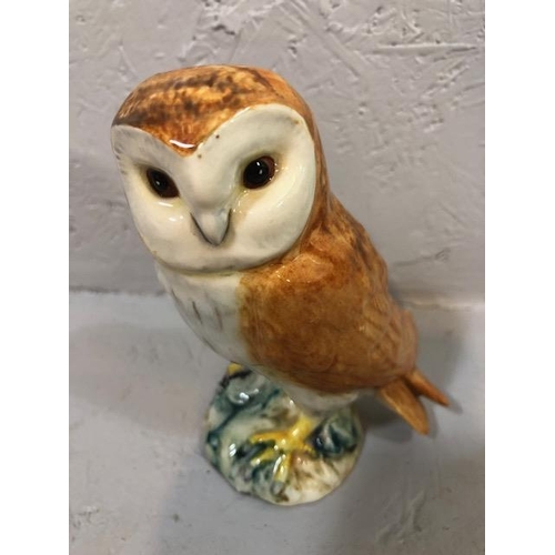 109 - Beswick  figure of an owl, Whitethrote bird, and a gold back stamp  oval pumpkin leaf dish