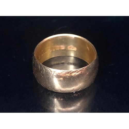 11 - 18ct Gold band size approx 'L' and 7.5g