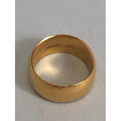 11 - 18ct Gold band size approx 'L' and 7.5g