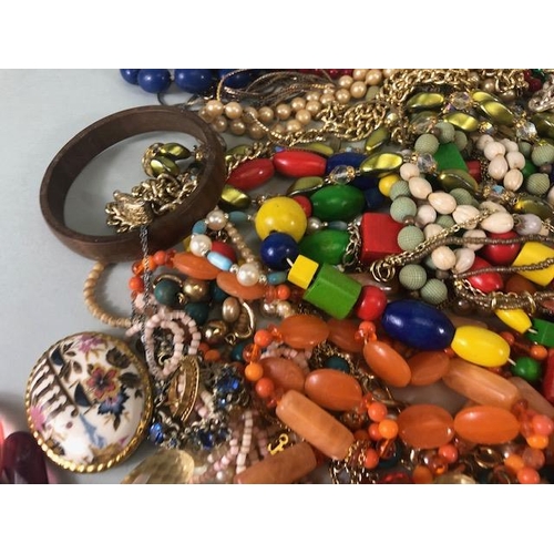 114 - Costume jewellery, to include beads, brooches, chains, bracelets, earrings, bangles etc