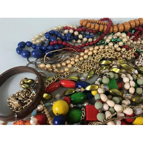 114 - Costume jewellery, to include beads, brooches, chains, bracelets, earrings, bangles etc