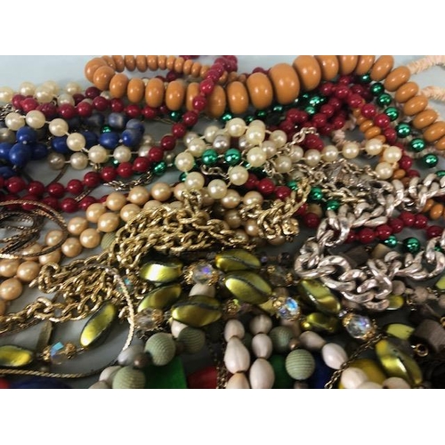 114 - Costume jewellery, to include beads, brooches, chains, bracelets, earrings, bangles etc