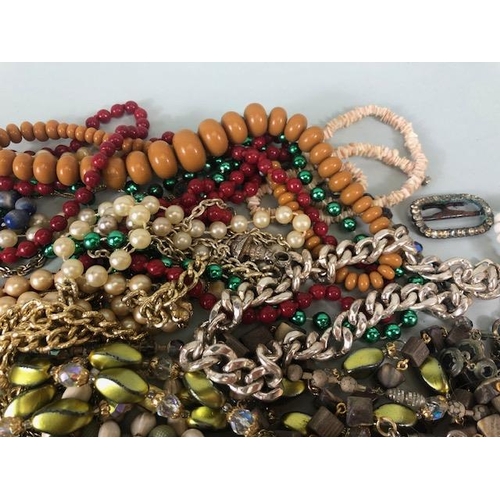 114 - Costume jewellery, to include beads, brooches, chains, bracelets, earrings, bangles etc