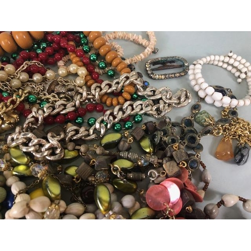 114 - Costume jewellery, to include beads, brooches, chains, bracelets, earrings, bangles etc