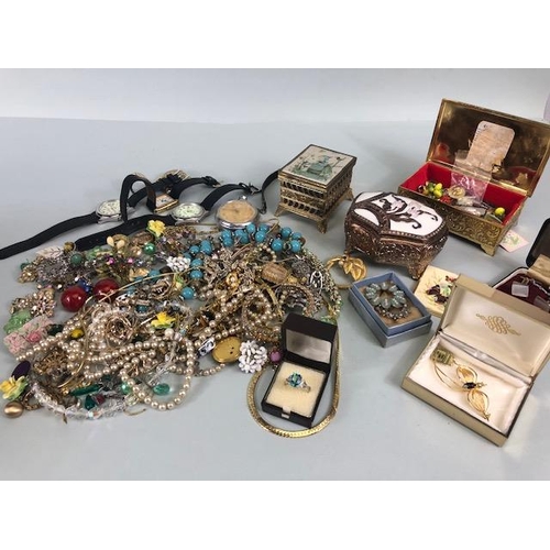 140 - Antique and vintage costume jewellery and watches, to include Marcasite brooches, pendants, earrings... 