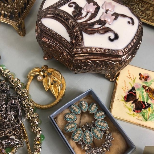 140 - Antique and vintage costume jewellery and watches, to include Marcasite brooches, pendants, earrings... 