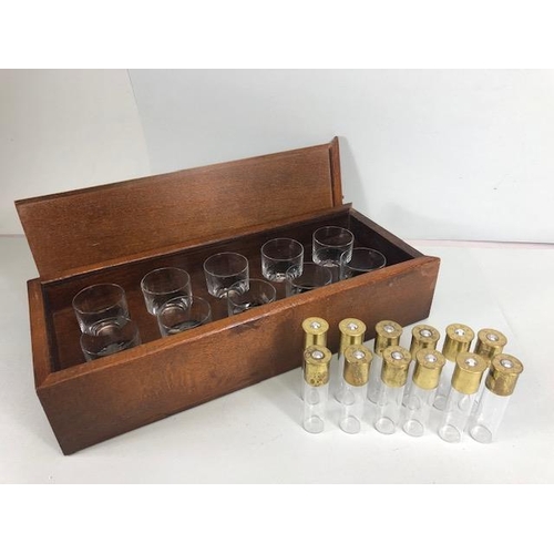 149 - Sport Shooting interest, boxed set of 10 shot glasses, each engraved with shooting quarry and a peg ... 