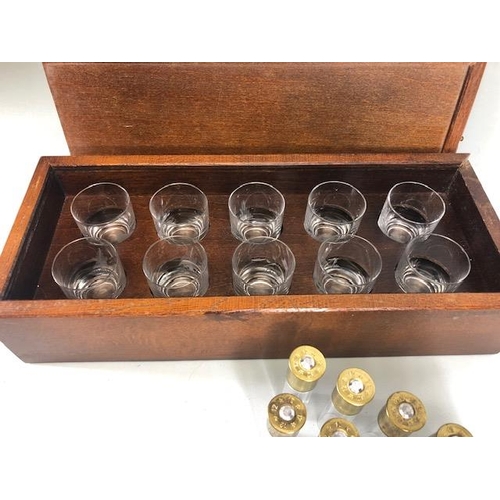 149 - Sport Shooting interest, boxed set of 10 shot glasses, each engraved with shooting quarry and a peg ... 