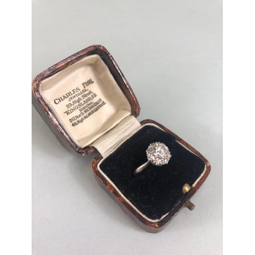 15 - 18ct White Gold daisy style ring set with a central diamond of approx 1ct and surrounded by eight cl... 